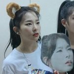 <b>부채</b>표정 따라하는 레드벨벳 슬기