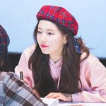 <b>베레모</b>를 쓴 여자 아이돌