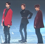 [EXO] 노래중간에 <b>벨트</b> 풀려서 정리하는 민석이 봄? ㅋㅋㅋ