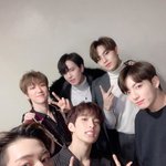 [방탄소년단] +추가)으악 <b>전</b>정국!!!!!<b>친구</b>들이랑 사진!!!!