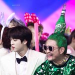 헐 <b>진</b> 일부러 팔짱끼고 앞으로 온 거였대
