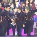 [EXO] 등떠밀리는 민석이 <b>캡쳐</b>했는데