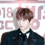 [댓글부탁해] 워너원 강다니엘 오늘 <b>수트</b>자랑