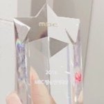 [강다니엘] 강다니엘 <b>MBC</b>방송연예대상 신인상 트로피!
