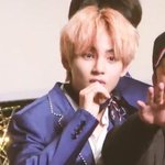 [모두드루와] 방탄소년단 뷔 아빠푸쳐핸졉 너무 <b>귀여</b>웤ㅋㅋㅋ