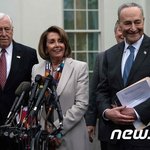 트럼프와 백악관 셧다운 회동 마친 민주 지도부