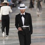 강다니엘이 입은거랑 샤넬 모델이 입은거랑 느낌이 완전 달라.<b>jpg</b>