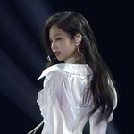 [충격] 오늘자 제니의상...ㄷㄷ(코르셋)