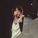 [방탄소년단] 석진이 이 <b>사진</b> <b>봄</b>?