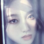 얘 고등학교 <b>전학</b>갈때 남자애들이 줄서서 사진찍었대