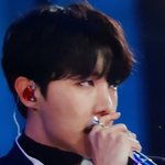 방탄 제이홉 <b>스카프</b> 너무 멋있다
