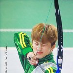 [드루와] 오늘자 아육대에서 <b>두</b>눈 다 감고 화살 쏘는 남<b>돌</b>