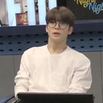 정재현 안경에 흰티 입음 ㅠㅠ
