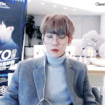 [EXO] <b>학교후배</b>한테 고백톡 온걸 봄
