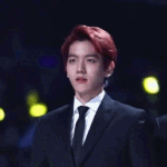 [EXO] 맞은편 횡단<b>보도</b>에서 여친오는거보는데