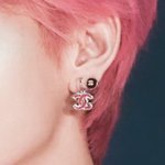 [방탄소년단] 태태는 머리색과 귀걸이색을 맞추는 편