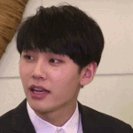 얼굴 <b>옆</b>으로 넓은사람