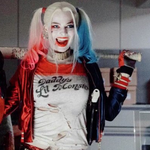 바비 인형 찍는 다는 마고 <b>로비</b>