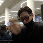 [갓세븐] <b>뱀뱀</b>X마크 입국... 푹 쉬고 하트ㄱㄱ