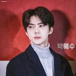 [EXO] 그 <b>미소</b>는 좀 너무한 것 같아