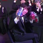 [방탄소년단] 애들 테이블 위에있는거뭔 <b>젤리</b>인지아니...?