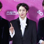 [댓글부탁해] <b>하성운</b> 진짜 머리가 저렇게까지 갈라진거야?