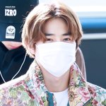 [EXO] 뭐야 준면이 이 옷 <b>꽃무늬</b> 프린팅 아니고 자수였어?