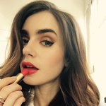 인간 체리라는 릴리 <b>콜린스</b>