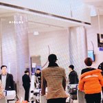 [EXO] <b>캐리어</b> 본인들이 끌고 나오네ㅋㅋㅋㅋㅋ