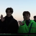 [NCT마크] 마크 출구 형광색 점퍼 조아