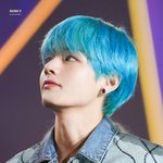 뷔 누워서 표정연기하는거