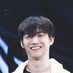 <b>팬들</b>에게 기쁨 안겨주는 男<b>돌</b>들