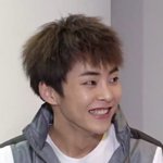 [EXO] 민석이 <b>폭탄</b>머리해도 귀여웡