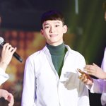 [EXO] 밑에 그 <b>김종대</b> 옷 입었단 애는 아닌데