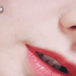 [댓글부탁해] 볼에 피어싱했따