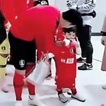 손흥민 애기 좋아하는 모먼트 <b>개발림</b>