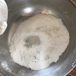 <b>설탕</b> 조카 빻아서 슈가파우더 만듦