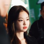 <b>수수</b>한 제니 공항 패션