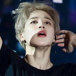 지민이 새끼손가락 쫌 귀엽다