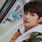 얘누구?연예인이야?