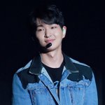 팬들 바라보는 <b>온유</b> 눈빛