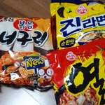 [EXO] 애들땜에 나도 면먹을꺼야 배고파ㅜㅜ <b>고민중</b>