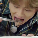 [EXO] 준면이 먹을때 ㄹㅇ 입 이렇게 <b>먹</b>넼ㅋㅋㅋㅋ