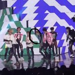 [EXO] 너네 럭키원 <b>점프</b>할<b>때</b>마다 세훈이가 쳐다보는거 알았냐