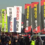 이곳은 뭐 하는 곳? 엄청난 사람들이...