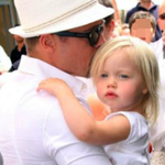 <b>졸리</b> 피트 얼굴 둘다 보이는 샤일로