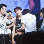 <b>뱀뱀이</b> 처음으로 팬들 앞에서 울면서 한 말