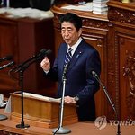 그릇된 역사인식 드러낸 아베… 침략전쟁을 '곤란'이라며 물타기