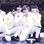 [댓글부탁해] 강다니엘 옹성우 <b>팔짱</b>끼고 사진찍은거 넘 귀여워