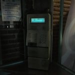 오랜만에 보는 <b>수화기</b>가 올려진 공중전화